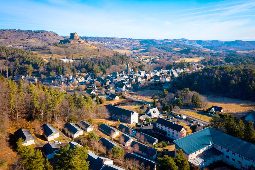 location vacances puy de dome azureva murol chateau montagne